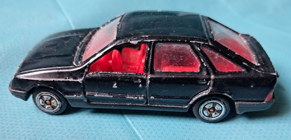 Stare autko, resorak Corgi - Ford Sierra 2.3 Ghia z 1985