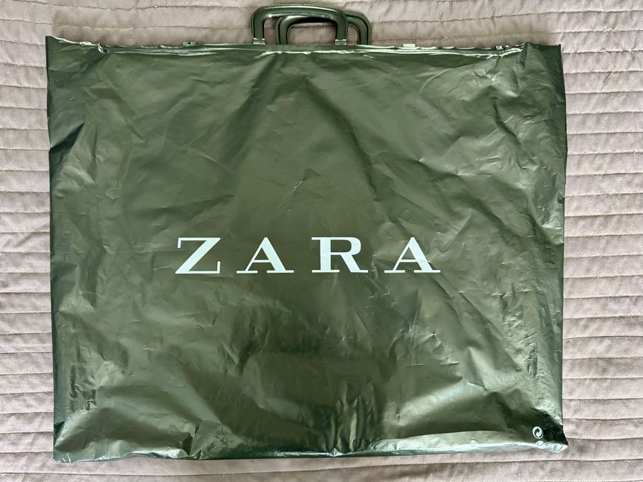 Чоловічий костюм-трійка Zara