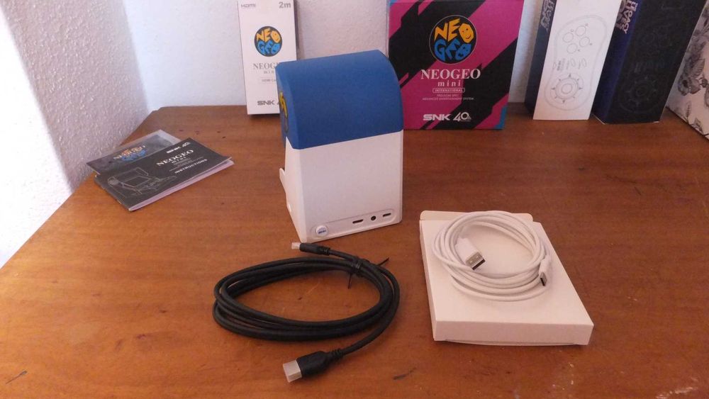 SNK NEO GEO Mini • Consola Arcade Retro (+ 2 comandos + cabo HDMI)
