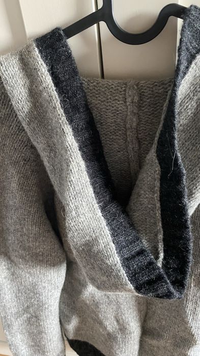 Sweter wełniany 100% wool z kapturem szary