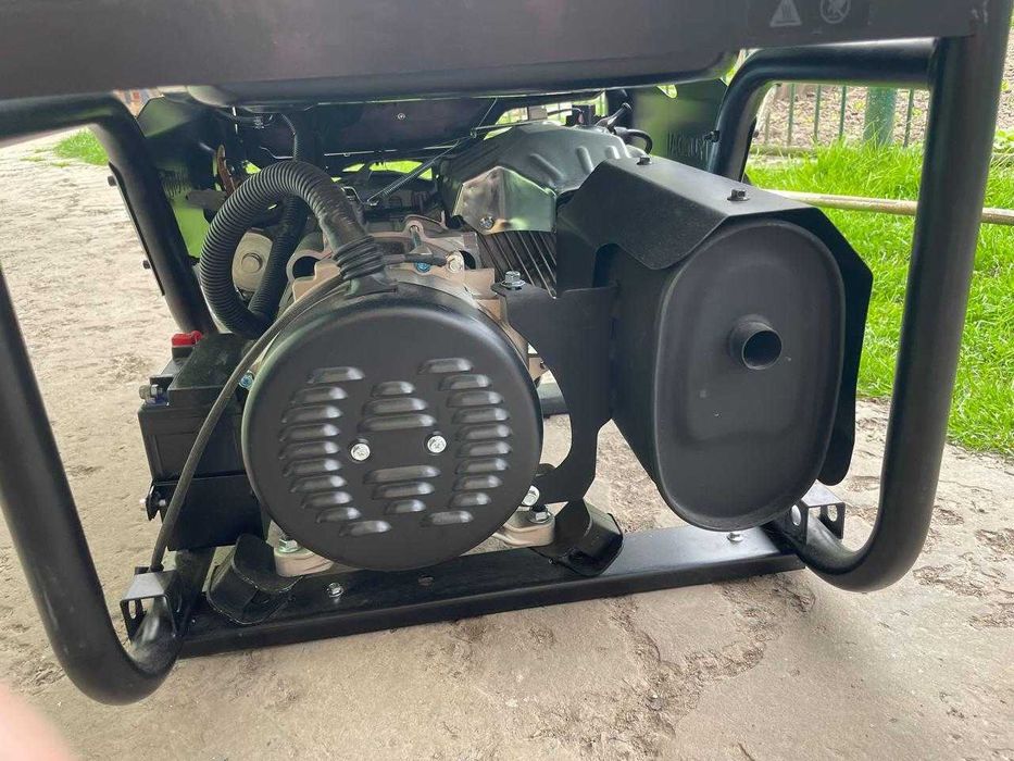 Генератор бензиновий Hyundai HHY 7050FE ATS