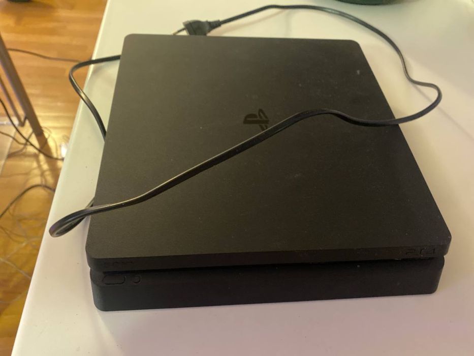 Приставка PlayStation 4 Slim