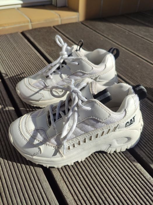 Białe sneakersy caterpillar 28