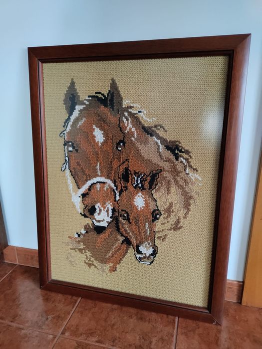 Quadro com moldura em ponto de arraiolos - novo