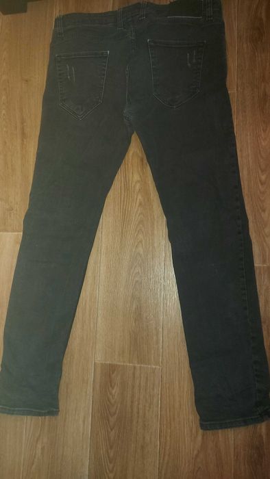 Джинси чорні заужені з потертостями