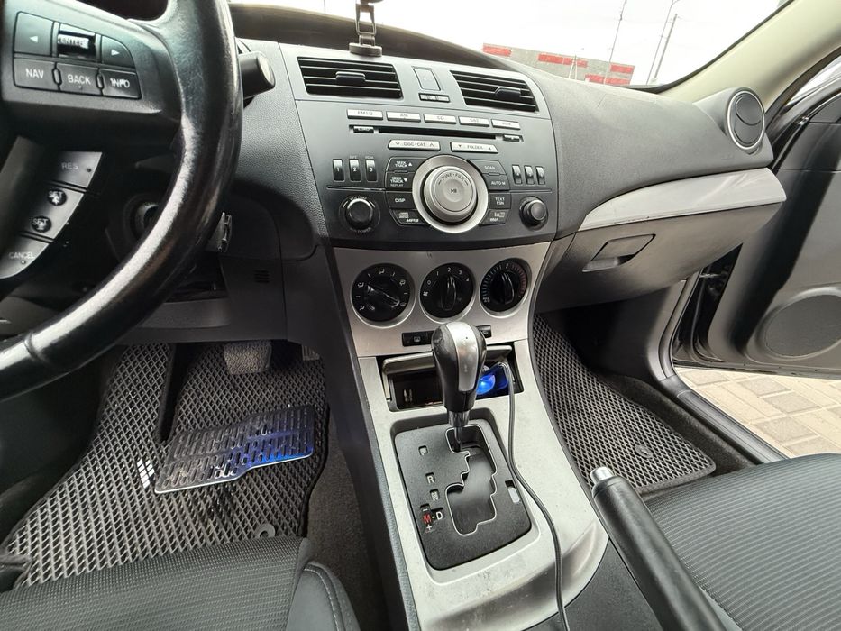 Продам Mazda 3..