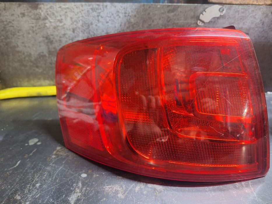 Задні ліхтарі VW Jetta 6