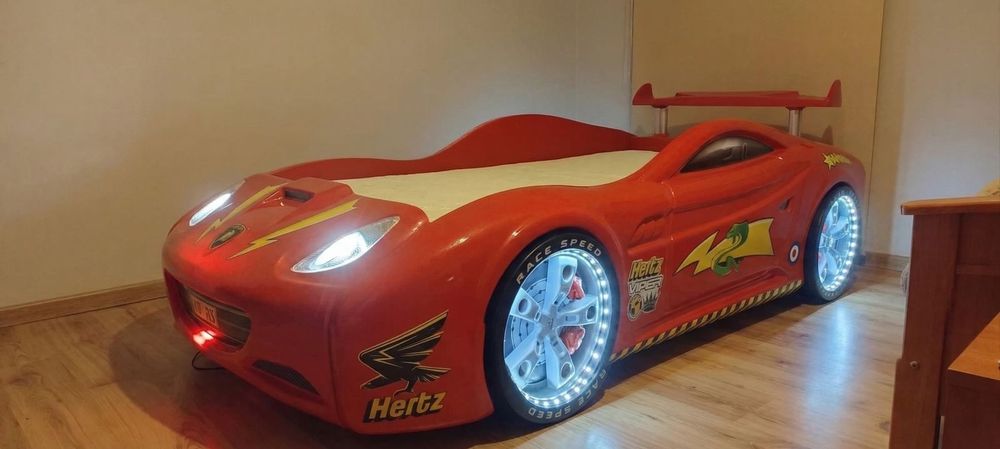 Łóżko samochód  dla chłopca