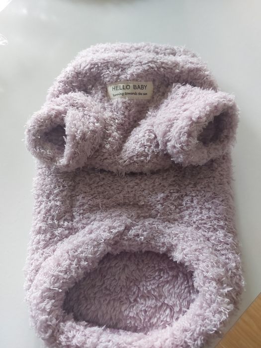 Ubranka dla malego psa lub kota. lub kota