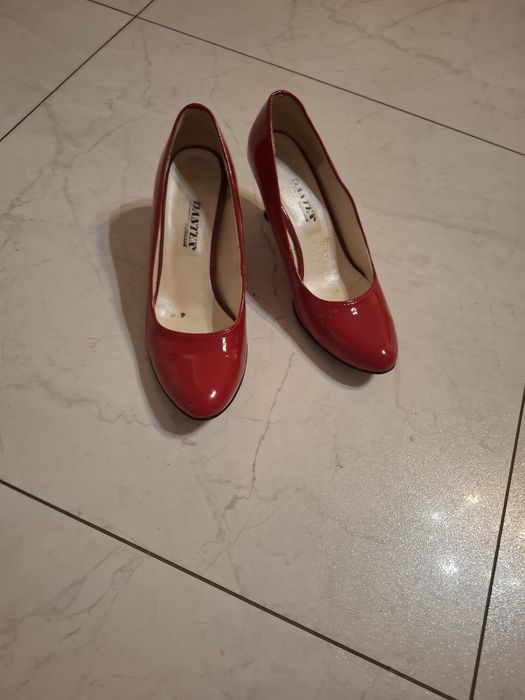 Czerwone buty w rozmiarze 40