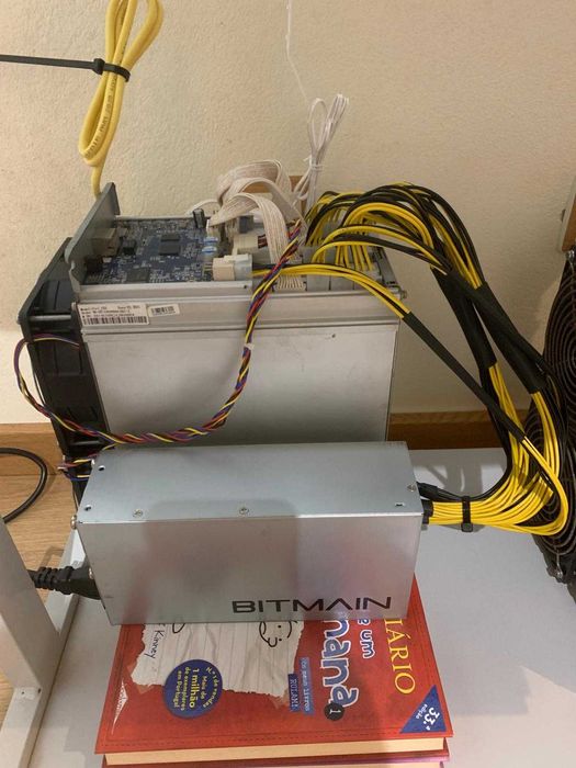 Bitmain Antminer Z15 (420kh/s) - MINERADORA