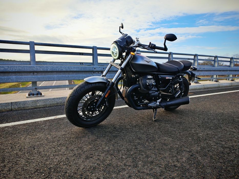 Moto guzzi v9 bobber
