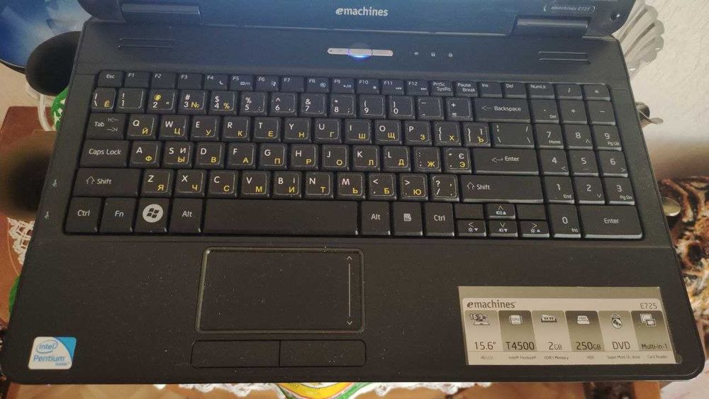 Ноутбук Acer eMachines E725