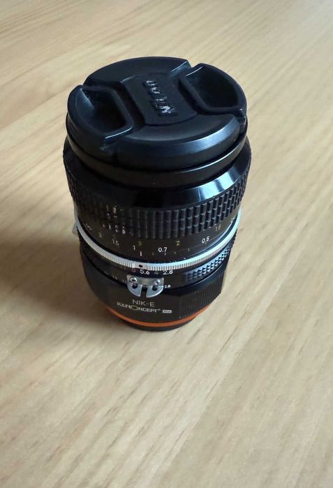 Objetiva nikkor 24 mm f/2,8 con adaptador sony