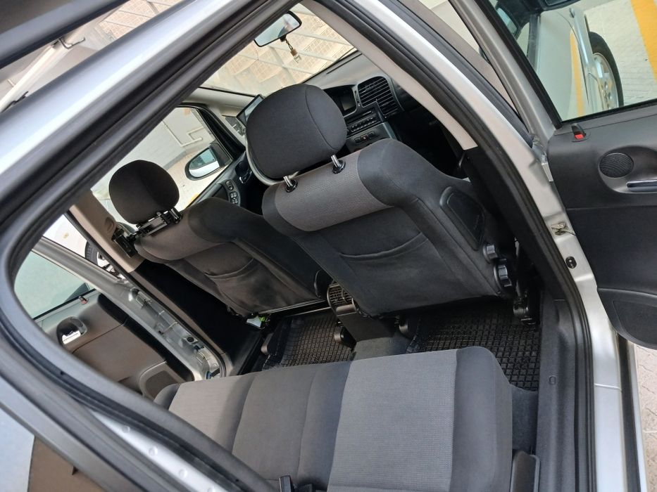 Opel zafira  carrinha a Gasoleo TD 2004  prata