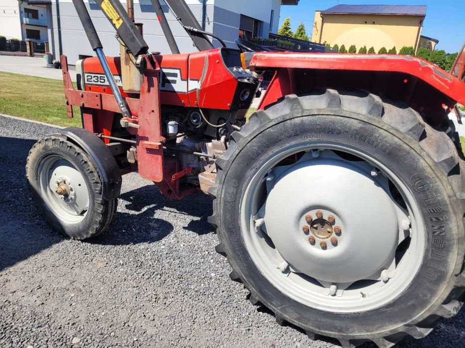 Ciągnik rolniczy MASSEY FERGUSON 235