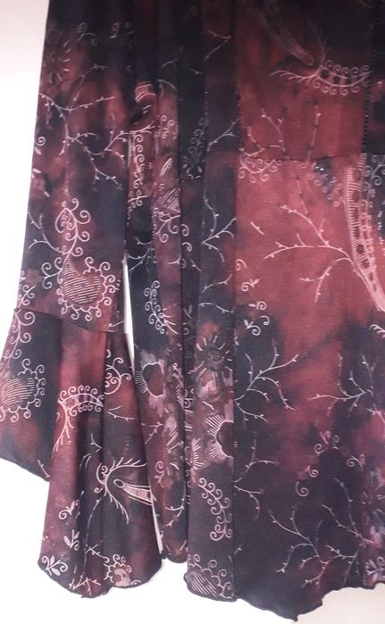 Bluzka wizytowa delikatnie połyskująca, ozdobne rękawy