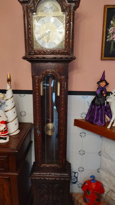 Relógio  de  pé antigo