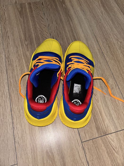Buty do koszykówki r. 44 Curry FloTro4