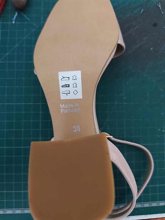 Sandálias em pele NOVAS