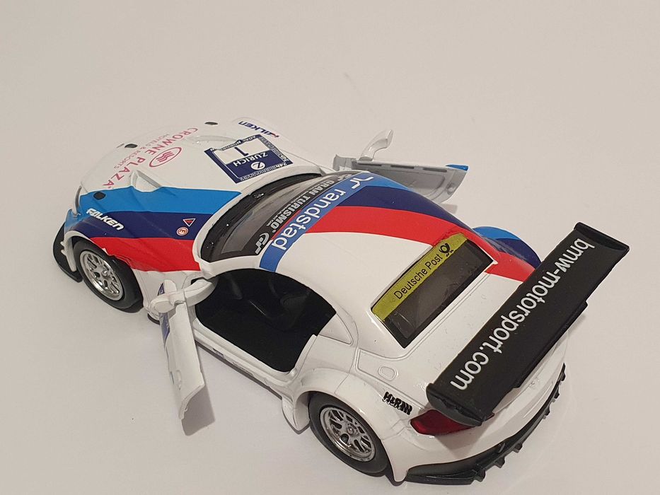Auto metalowe BMW Z4 GT3 skala 1/38 wyścigowe nowe samochod