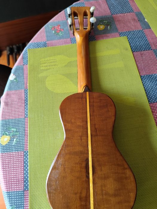 Cavaquinho NOVO, moderno, muito bonito