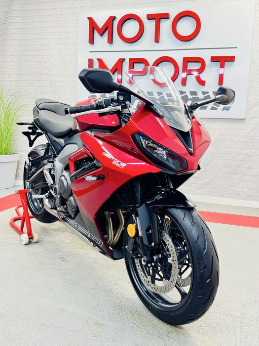 новий мотоцикл Triumph Daytona 660 доставляємо по Україні