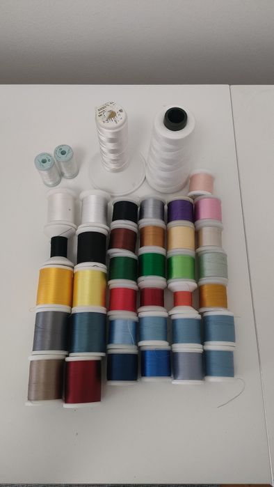 Máquina de Coser e Bordar HUSQVARNA VIKING JADE35