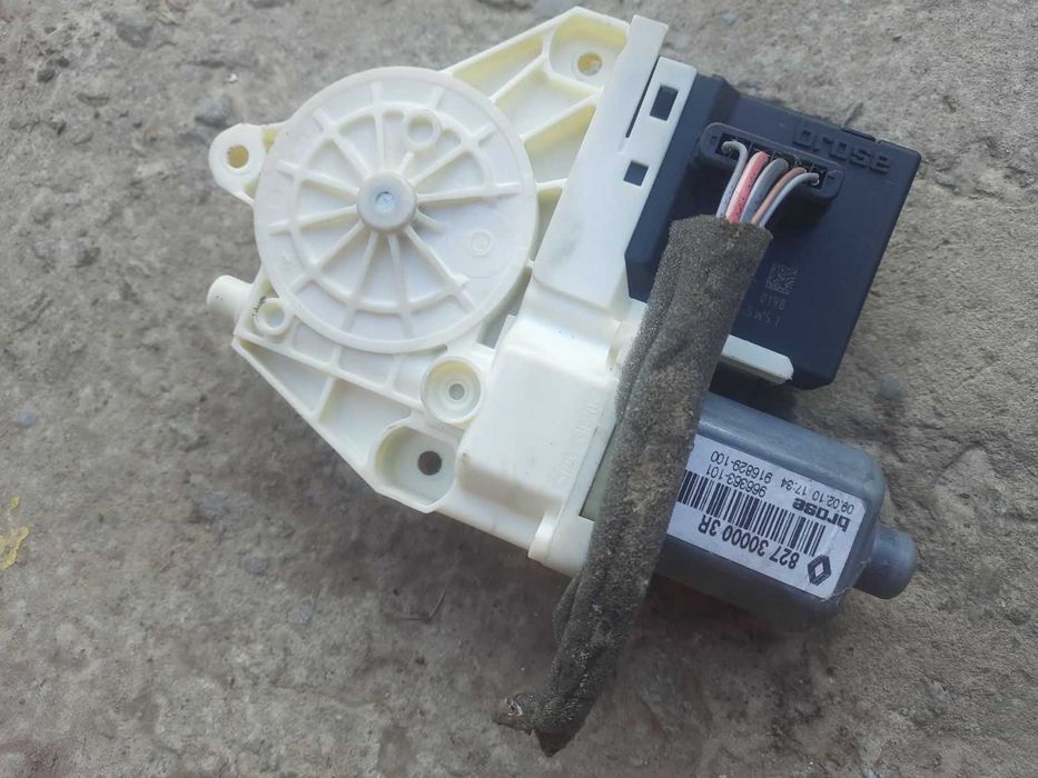 Задній правий моторчик склопідйомника Рено Меган 3 827300003R