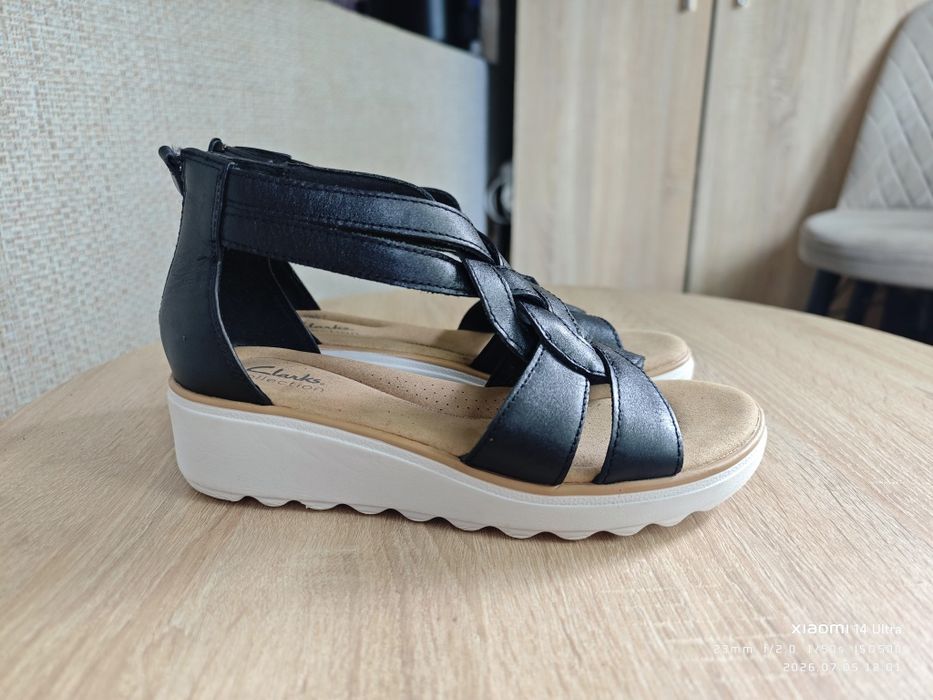 Босоніжки Clarks 39