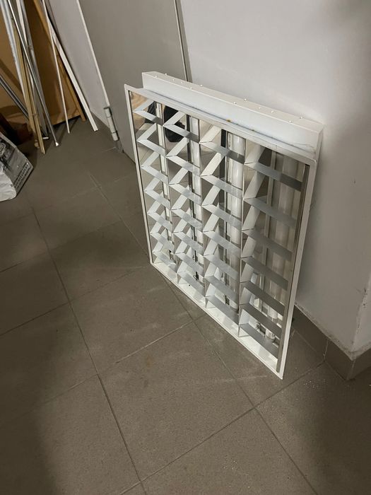 Lampa oprawa rastrowa