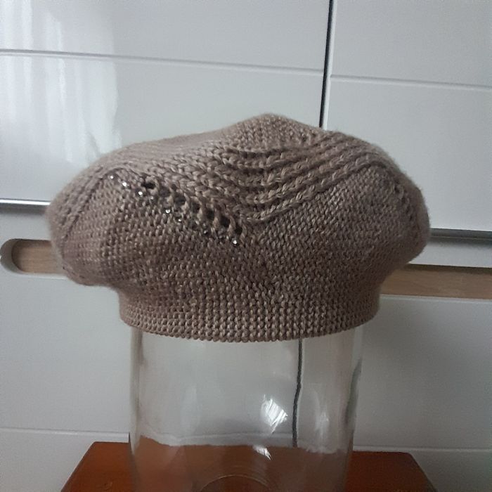 Берет жіночій напіввовна