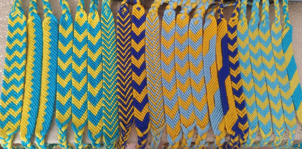 Патриотические фенечки ручной работы