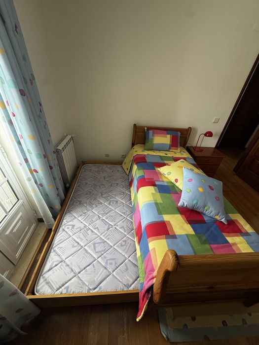 Cama Individual madeira maciça+ 2 colchões+Mesa/Móvel Cabeceira