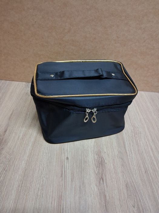 Kosmetyczka damska - czarny kuferek 21cm x 15cm x 14cm
