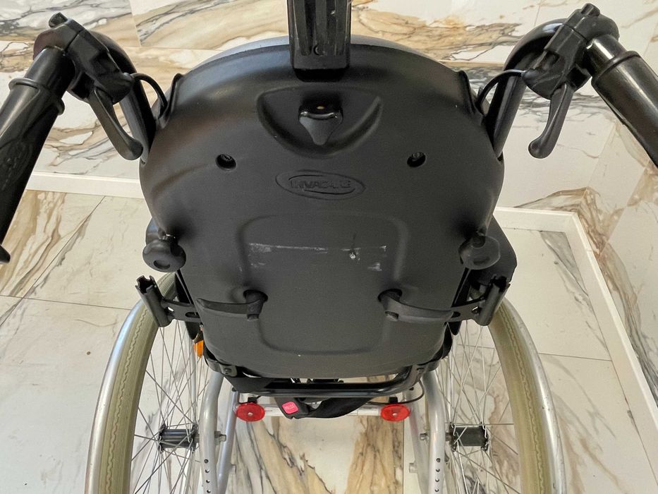 Invacare Rea Clematis 39 - wózek inwalidzki specjalny