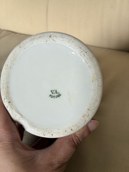 Caneca branca em porcelana Vista Alegre