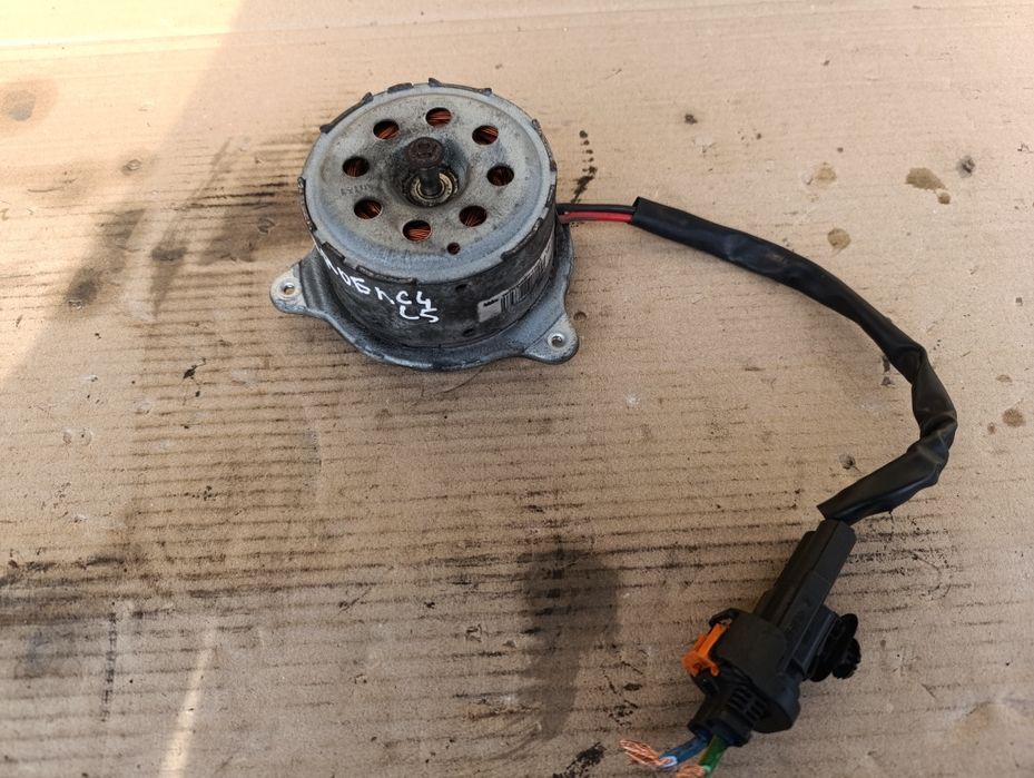 Моторчик вентилятора охолодження двигун Peugeot 5008 3008 308 c4 c5