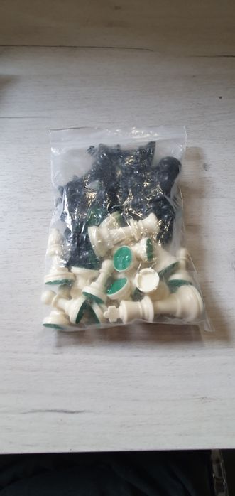 Szachy plastikowe 32 sztuki