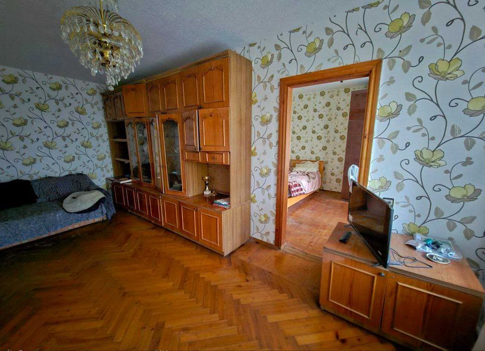 Продам 3 кімнатну квартиру  Лівий  берег вул Калинова  Образцова