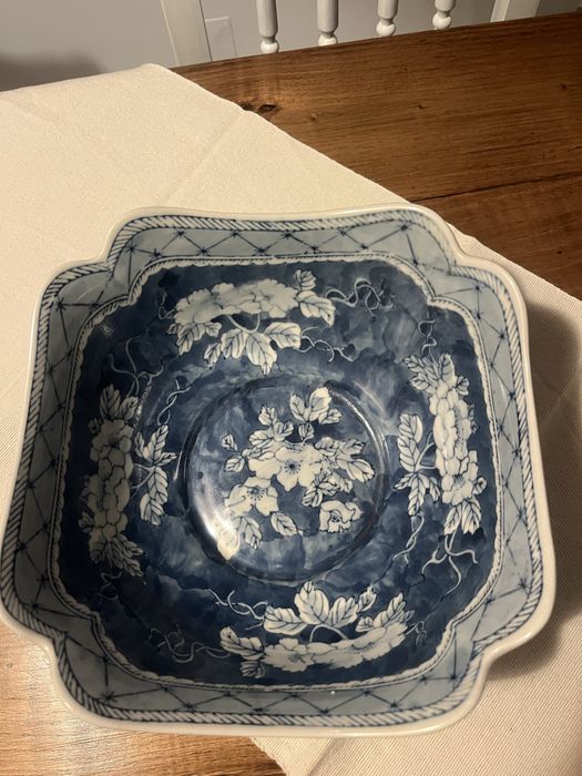 Saladeira em louça antiga