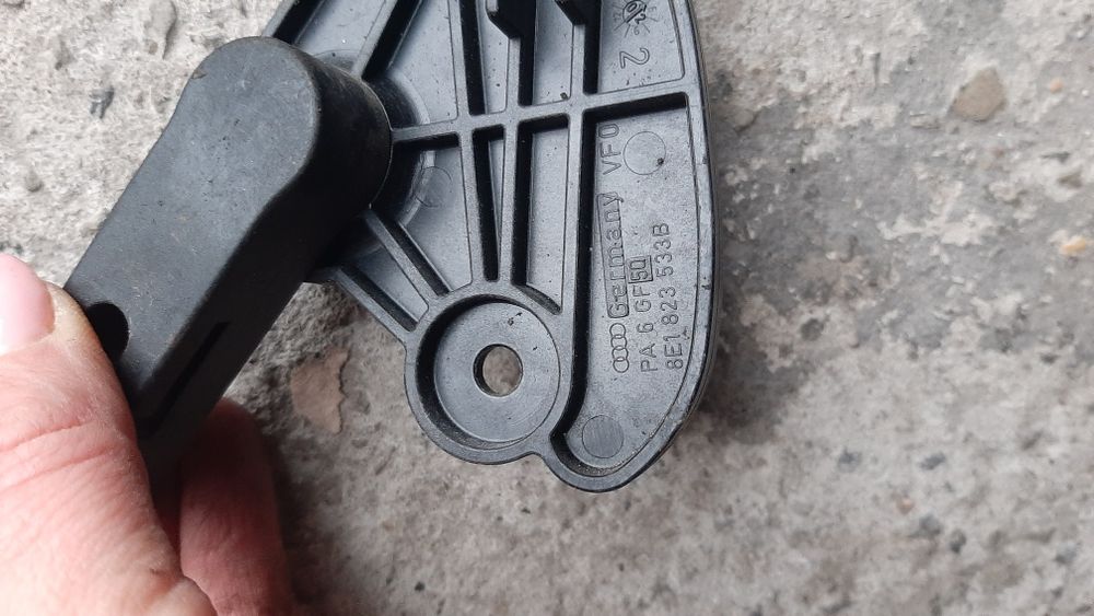 Audi a4 b6 b7 rączka otwierania maski