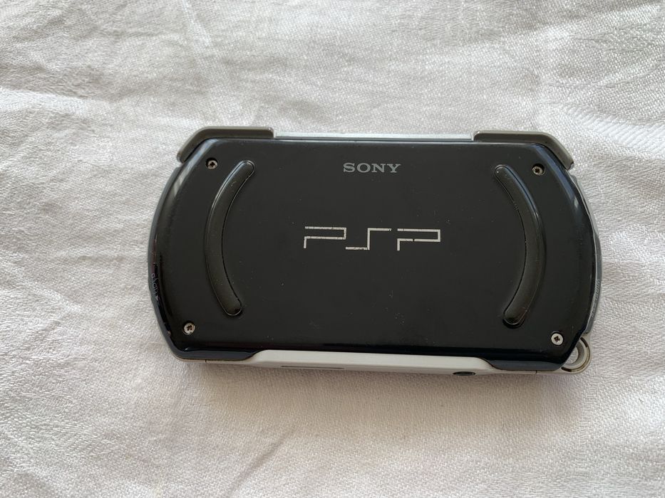 Play Station Portable GO. Psp go