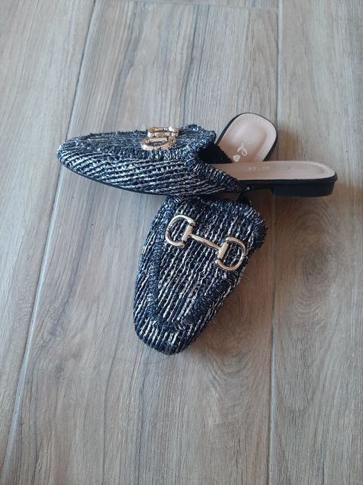 Mules de senhora em preto n. ⁰38.