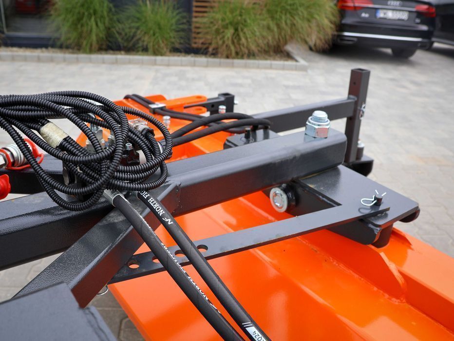 Zamiatarka Metal-Technik do traktora ciągnika kostki drogowa komunalna