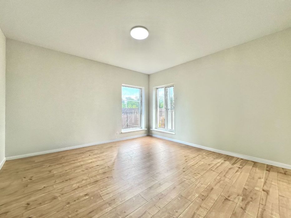 Окремий будинок з ремонтом 115м2 , ділянка 6 соток ! Сертифікат - Так