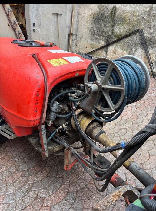 Оприскувач 1000 літрів Італія