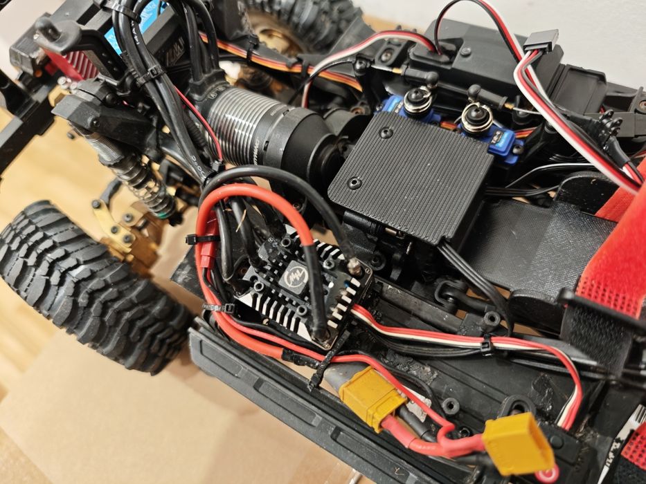 Traxxas TRX-4 tacital unit / defender