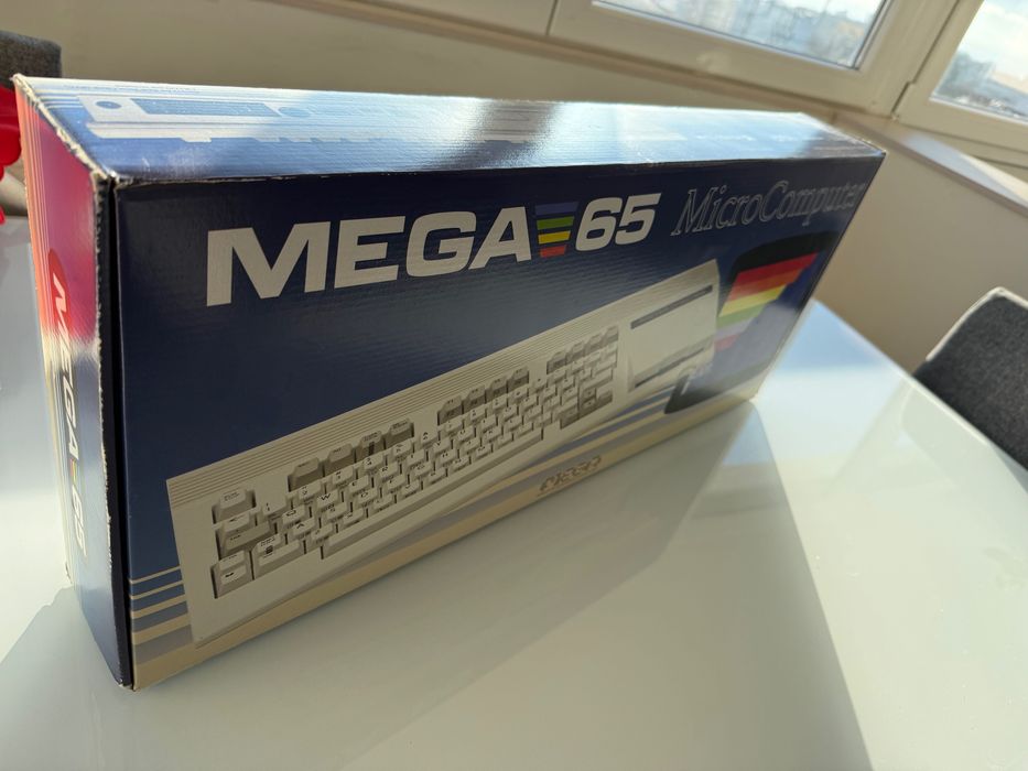 Vendo Mega65 como novo e com caixa.