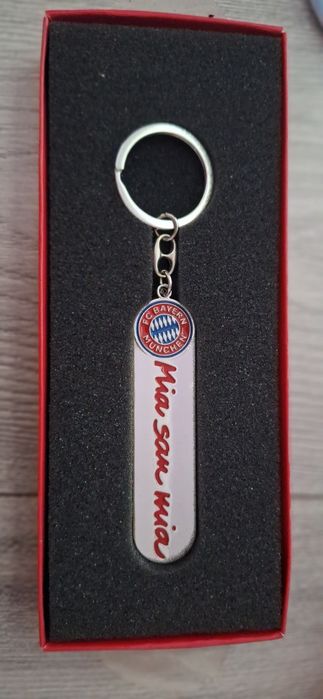 oficjalny brelok do kluczy FC Bayern Monachium "Mia san mia".